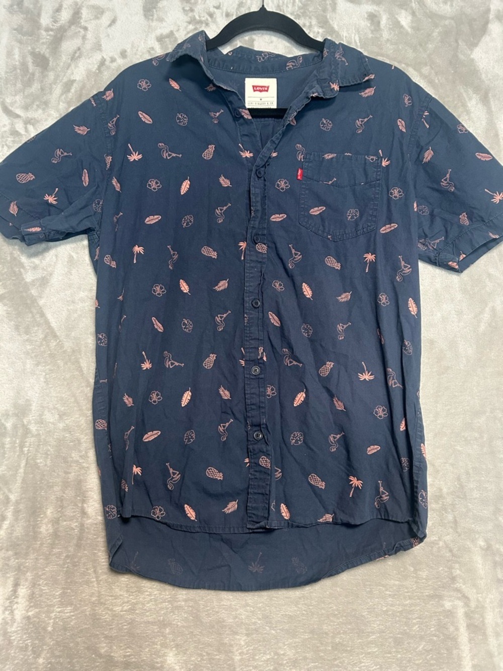 Levi’s Button Down Camp Shirt Men’s Medium Navy Blue Flamingo Tropical